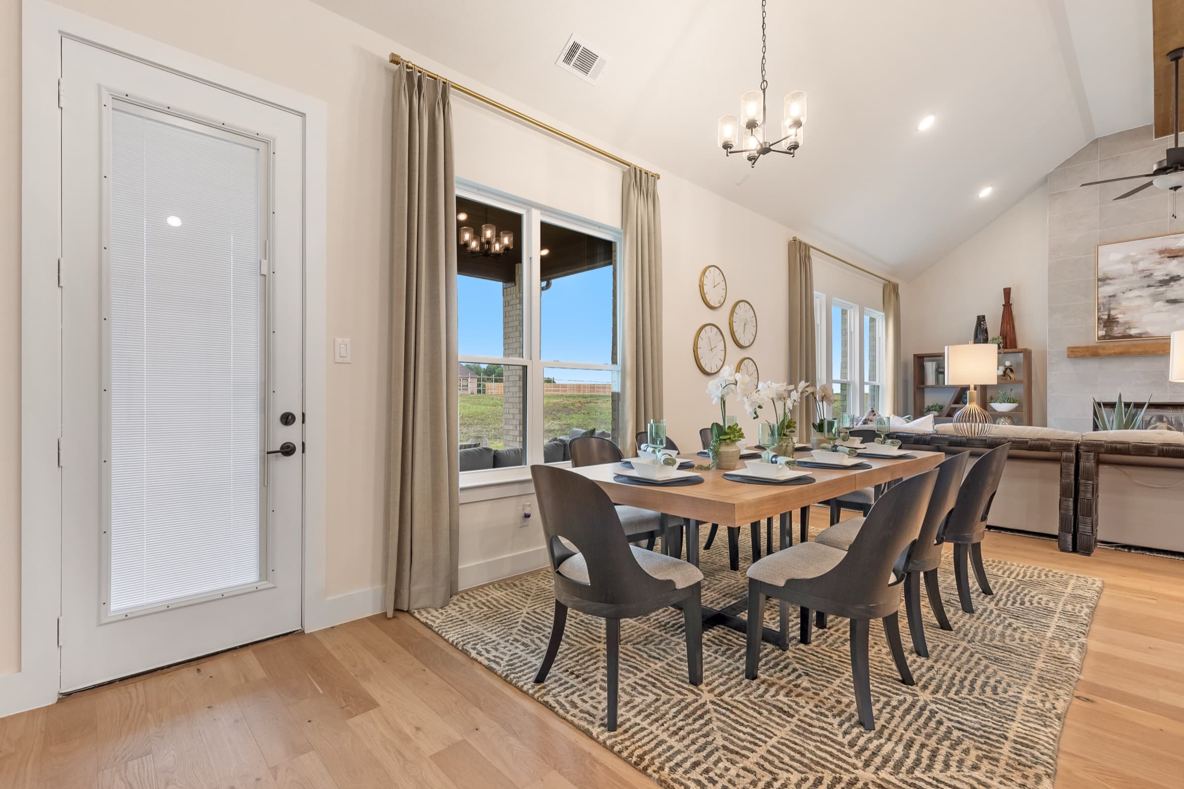 Elegant dining room with vaulted ceiling